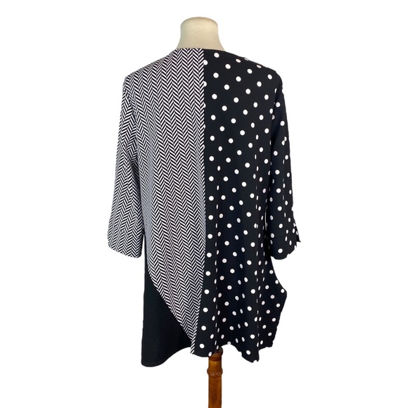 Woman’s Studio Nouveau black and white multi pattern top size L - Picture 5 of 5